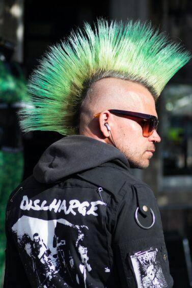 Mohican Chéo – Biểu Tượng Thời Trang Tóc Nam 2025